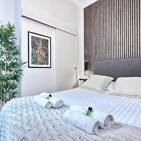 Ferienwohnung Renovated Champs-Elysees Retreat Paris Exterior foto