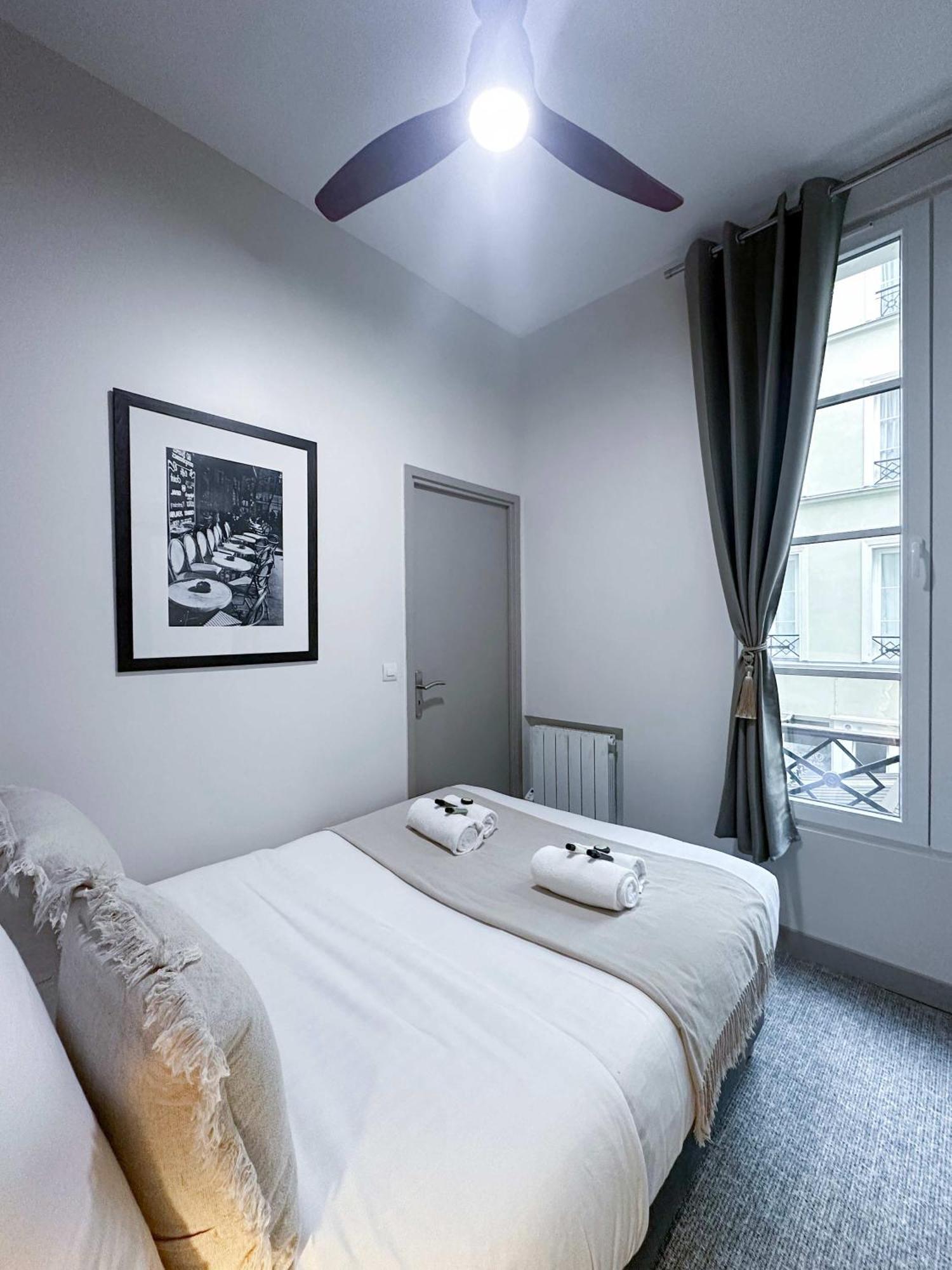 Ferienwohnung Renovated Champs-Elysees Retreat Paris Exterior foto